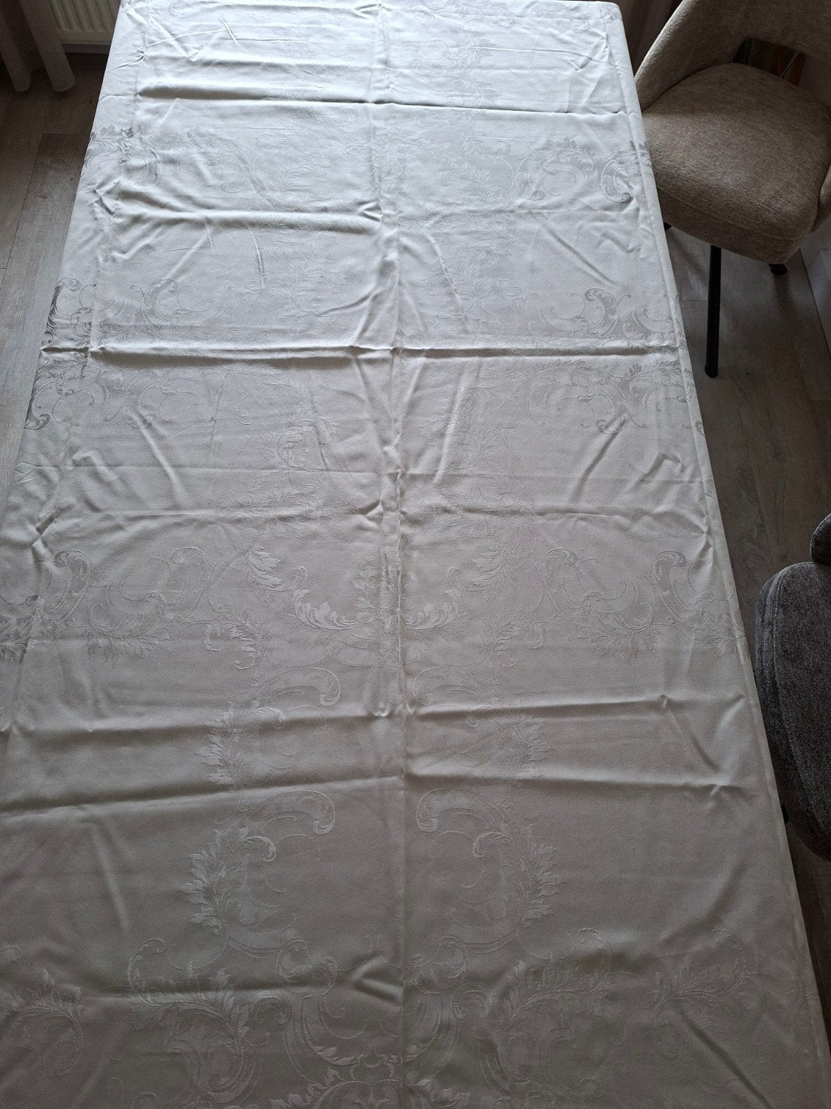 prachtig damast tafelkleed, maat 160x200., Ophalen of Verzenden, Zo goed als nieuw, 160 cm, Beige