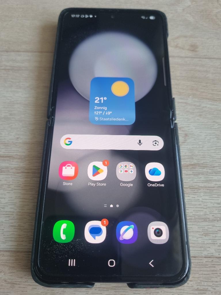 Samsung z5 flip, Telecommunicatie, Mobiele telefoons | Samsung, Ophalen, Gebruikt, Zwart, Touchscreen