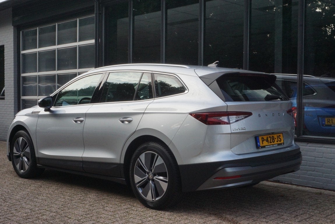 Skoda Enyaq iV 80 wegklapbare trekhaak/Camera! (bj 2022), Automaat, Achterwielaandrijving, Gebruikt, Origineel Nederlands