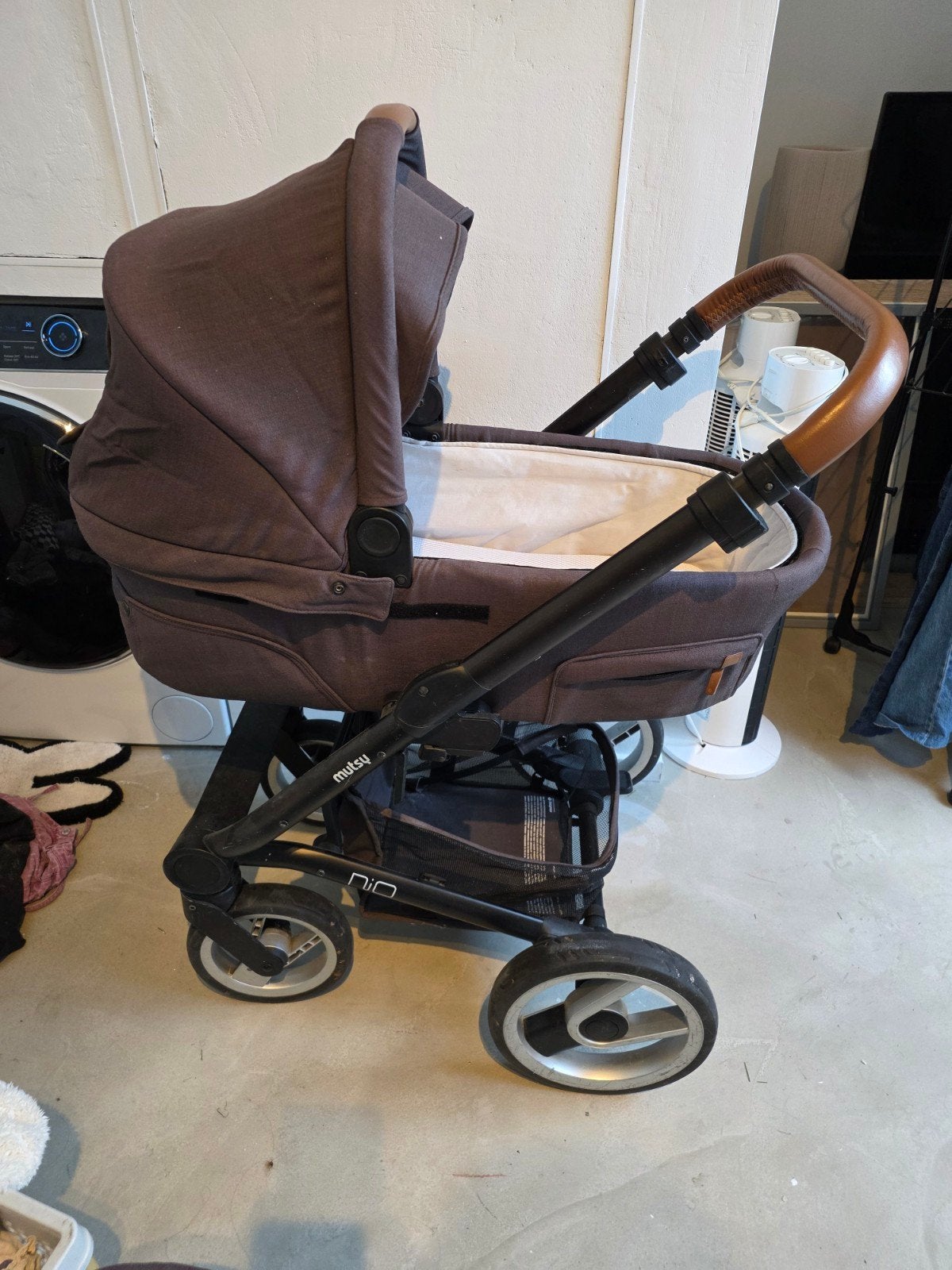 Mutsy Nio combiwagen - Groen (lijkt grijs op foto's), Ophalen, Gebruikt, Combiwagen, Met reiswieg