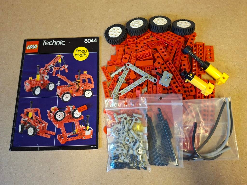 Lego 8044 Universal Pneumatic Set. Jaren 80 Technic, Lego, 33 Bath Road, Slough, UK, Lego, Ophalen of Verzenden