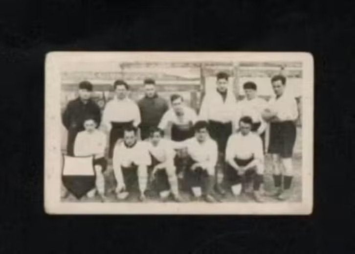Voetbalplaatje MEVO Bergen op Zoom 1930/1931 (351), Ophalen of Verzenden, Zo goed als nieuw