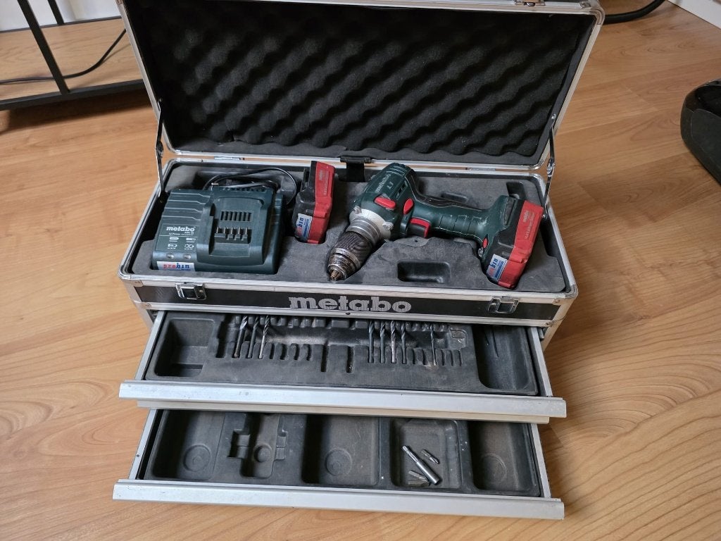 Metabo LT 14,4V boormachine met lader, koffer en accessoires, Gebruikt, Ophalen of Verzenden, Boor- en Schroefmachine, Minder dan 400 watt
