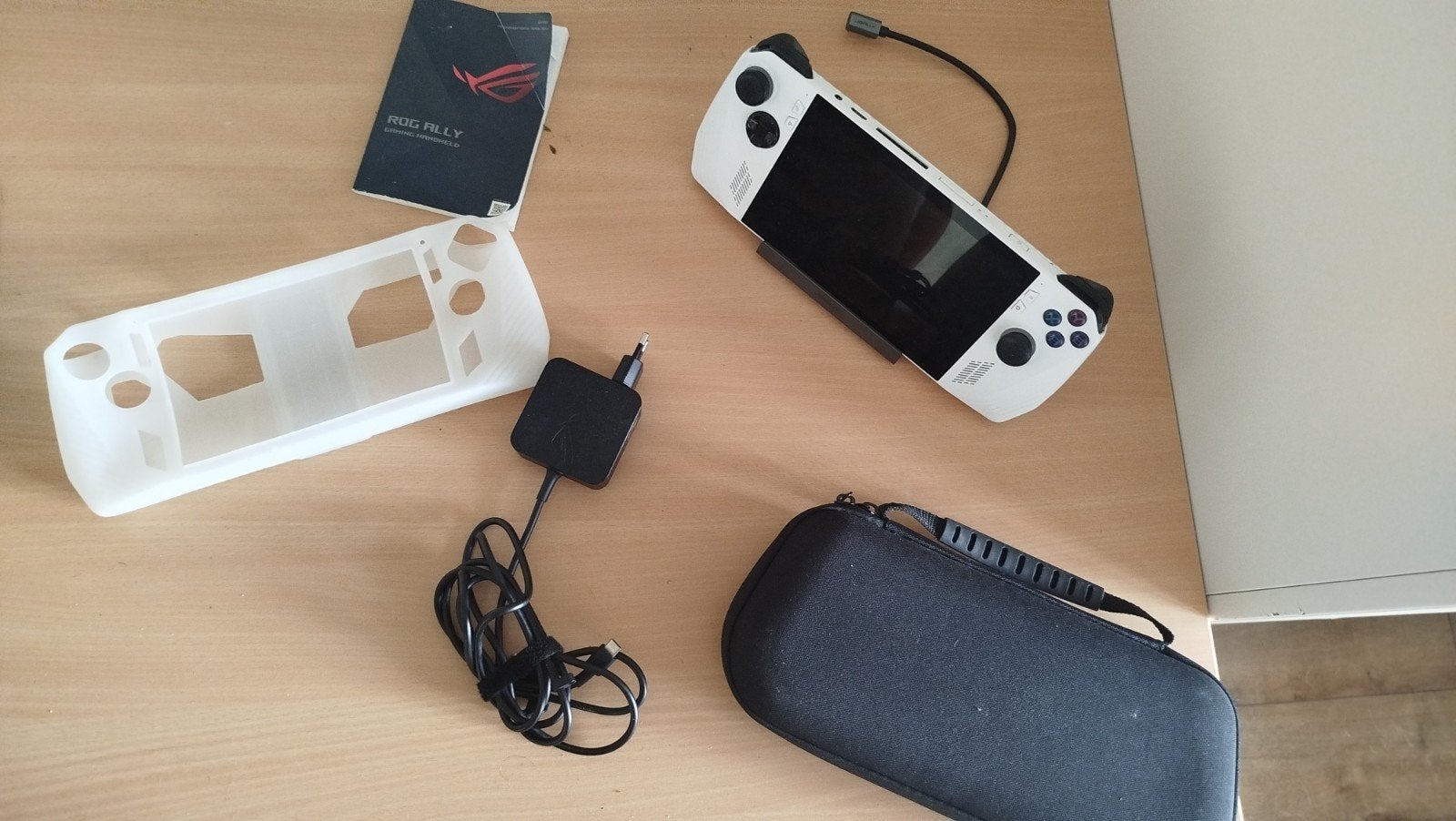ASUS ROG Ally Z1 Extreme + accessoires, Ophalen of Verzenden, ASUS, Zo goed als nieuw