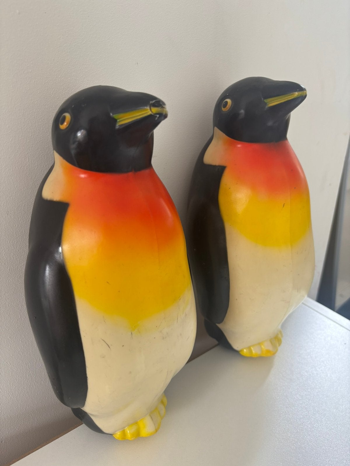 Set van 2 vintage kunststof pinguïns – 28 cm – retro deco, Antiek en Kunst, Kunst | Designobjecten, Ophalen of Verzenden