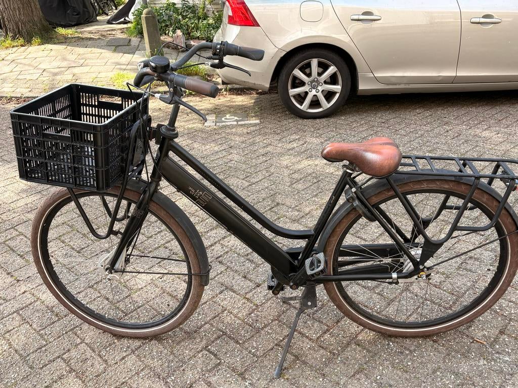 Stevige zwarte stadsfiets met krat, Versnellingen, Trommelrem, Ophalen, Overige merken