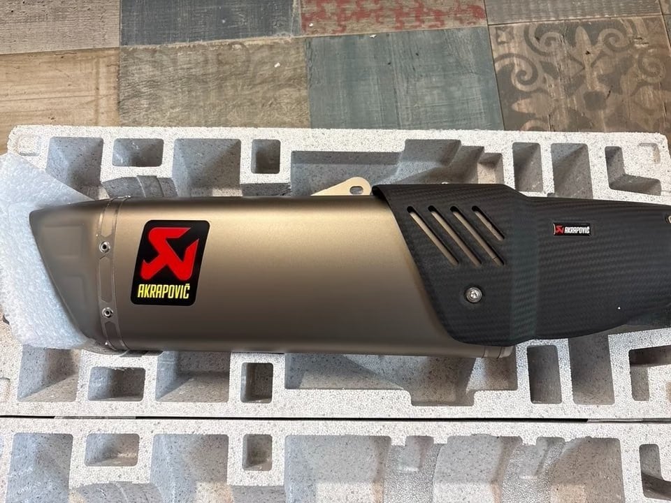 Akrapovič Einddemper – Aprilia Tuono V4 / RSV4 – Euro 5+, Motoren, Ophalen of Verzenden