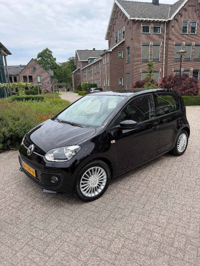 Volkswagen up! high up 1.0 44KW/60PK 3-DRS 2015 Zwart, Auto's, Volkswagen, Voorwielaandrijving, 840 kg, 4 stoelen, Leder en Stof