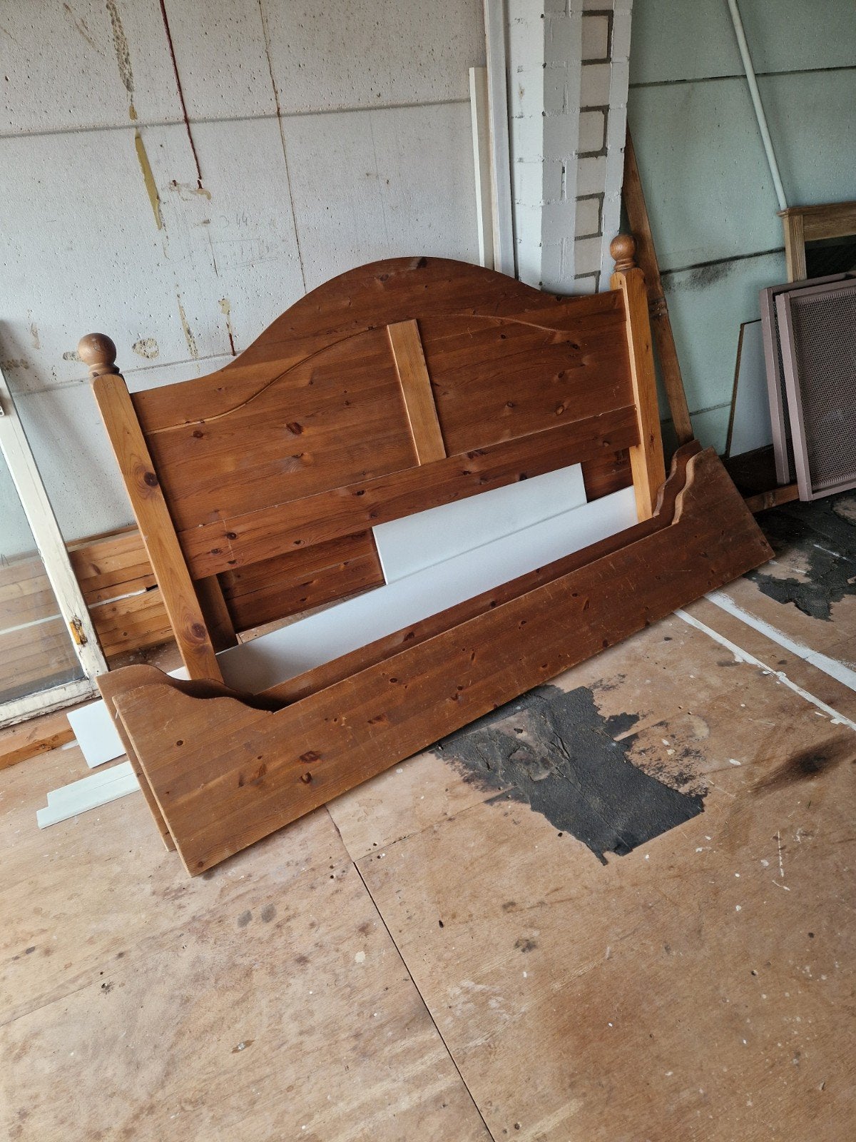 oud grenen bed met latten bodem gratis!!!, Antiek en Kunst, Ophalen of Verzenden