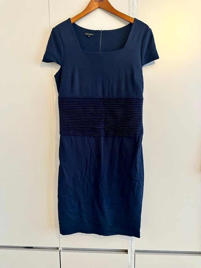 Escada blauwe jurk maat 40 – stretch – comfortabel damesjurk, Maat 38/40 (M), Escada, Zo goed als nieuw, Knielengte