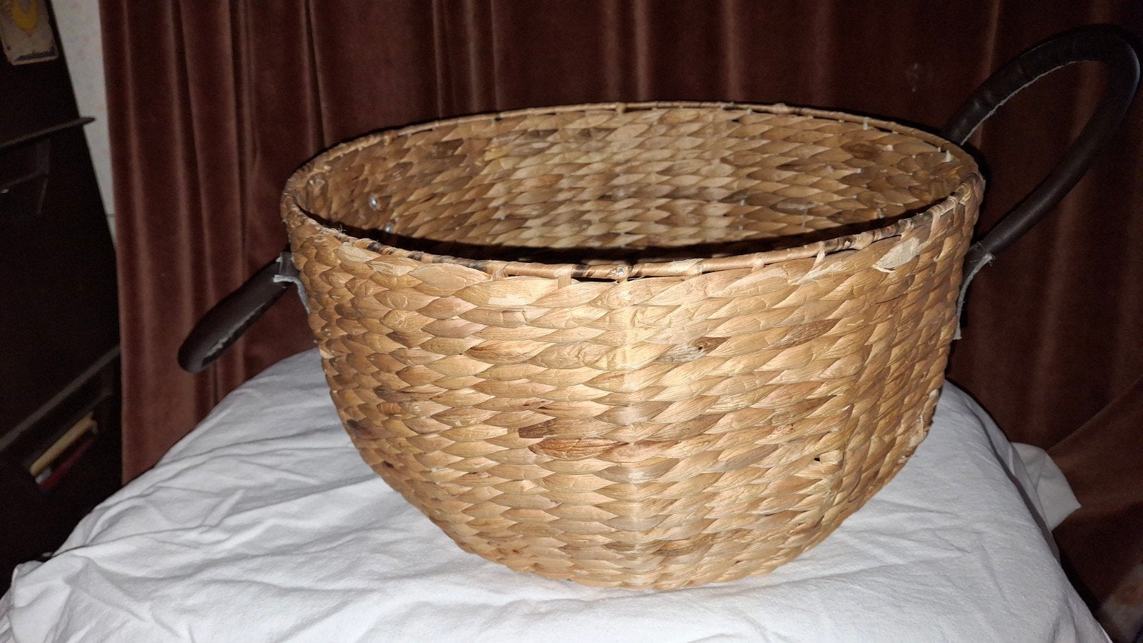 Ronde mand met skai hengsels en metalen frame, Ophalen, Gebruikt, Mand, Rond