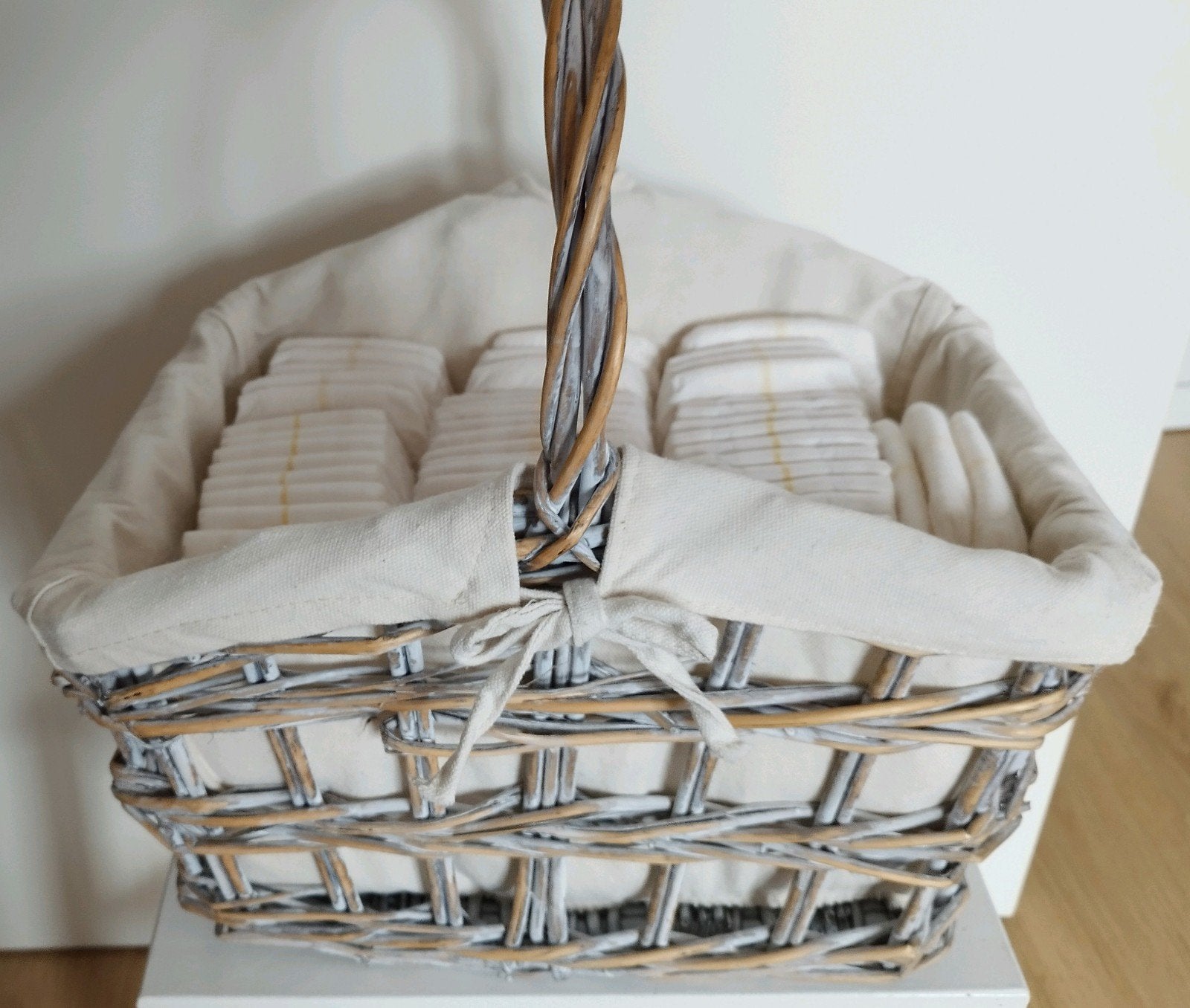 Mooie babymand met newborn luiers., Kinderen en Baby's, Kraamcadeaus en Geboorteborden, Ophalen, Nieuw, Kraamcadeau