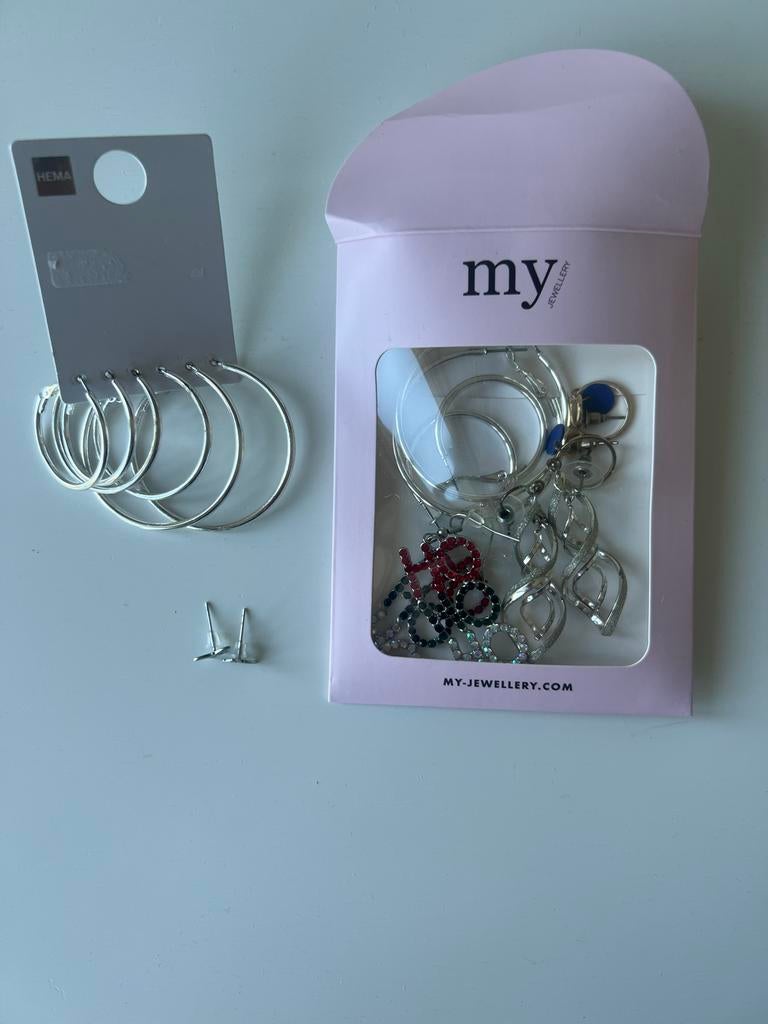 Diverse oorbellen set, Sieraden, Tassen en Uiterlijk, Oorbellen, Gebruikt, Hangers, Overige materialen, Zilver, Met strass, Ophalen