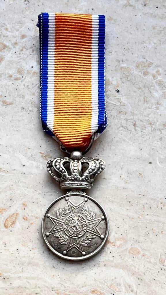 EREMEDAILLE ORANJE NASSAU ZILVER MINIATUUR, Ophalen of Verzenden, Nederland, Embleem of Badge