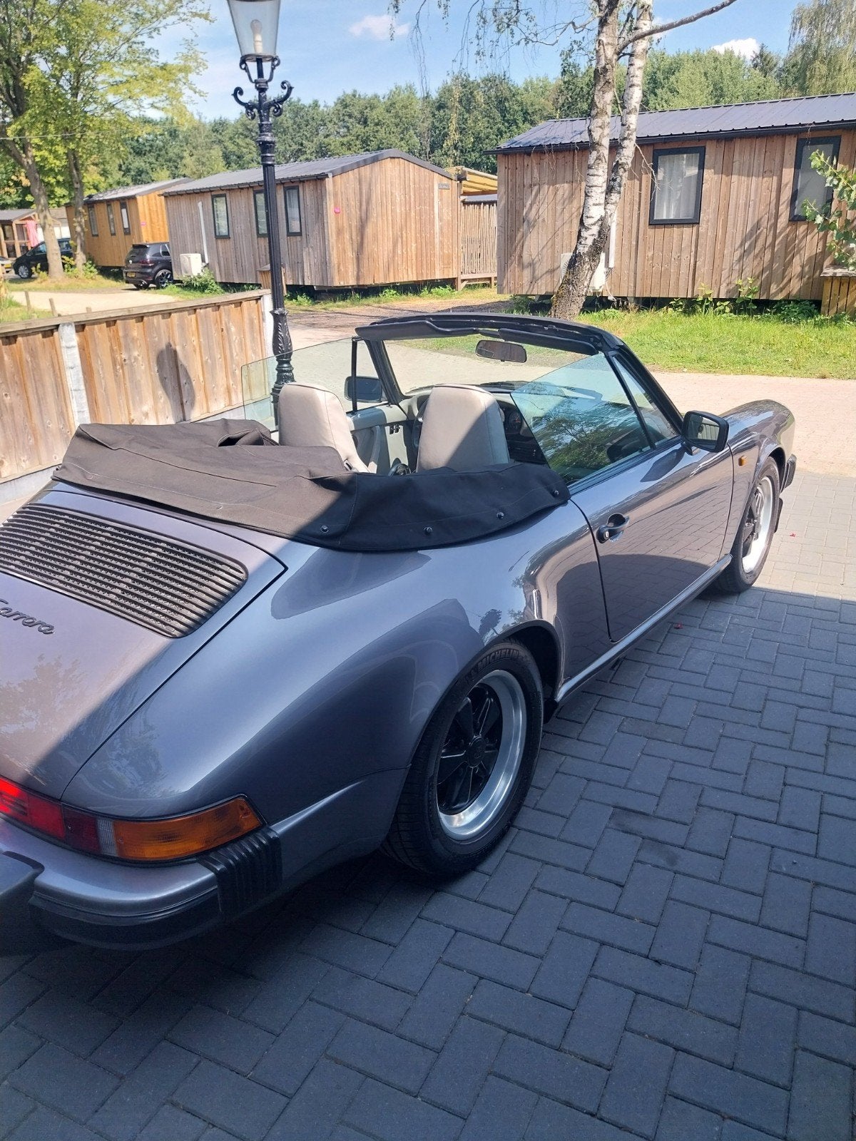 Porsche 1985 meteor grau, Achterwielaandrijving, Cabriolet, 4 stoelen, 231 pk