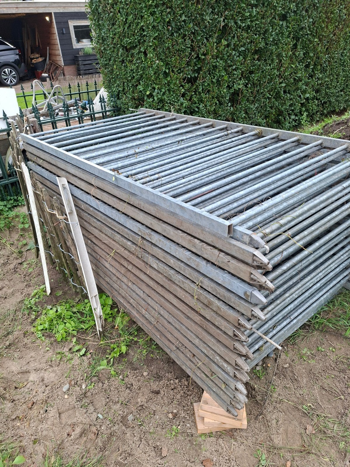 gegalvaniseerd hekwerk, Ophalen, IJzer