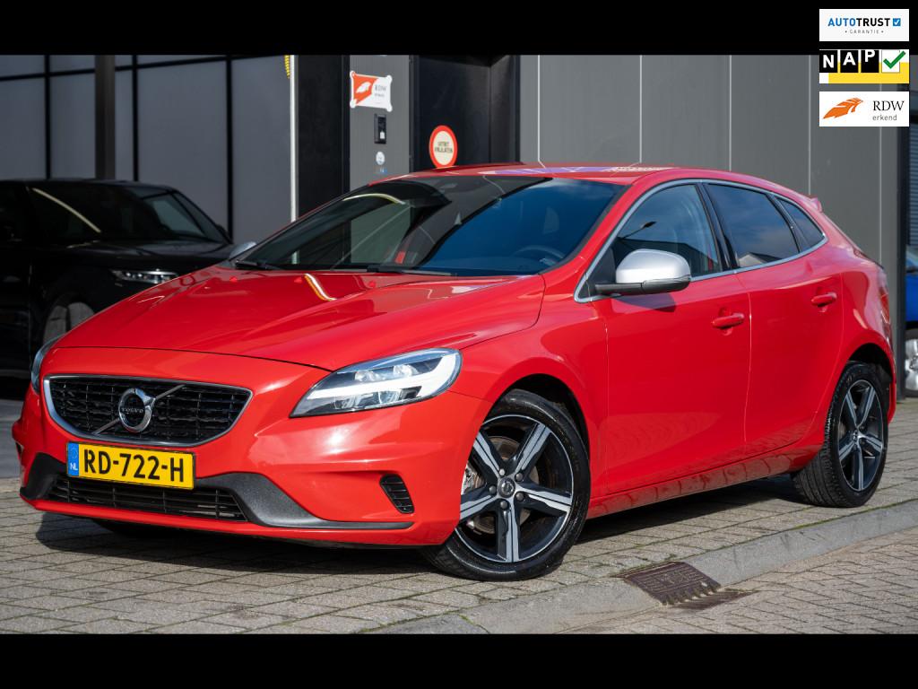 Volvo V40 2.0 T4 Business Sport|R-DESIGN|LEDER/ALCANTARA, Gebruikt, 4 cilinders, Bedrijf, Handgeschakeld
