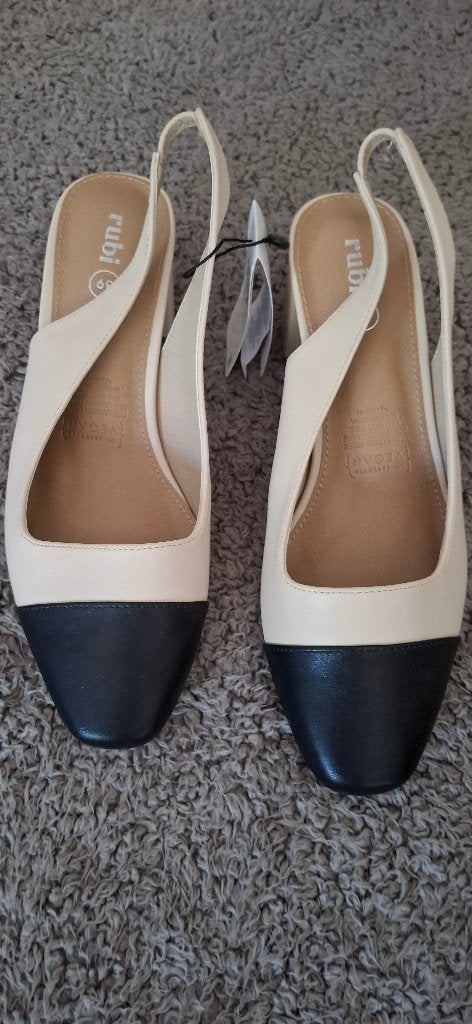Damesschoenen,maat 39, Beige, Rubi, Zo goed als nieuw, Sandalen of Muiltjes
