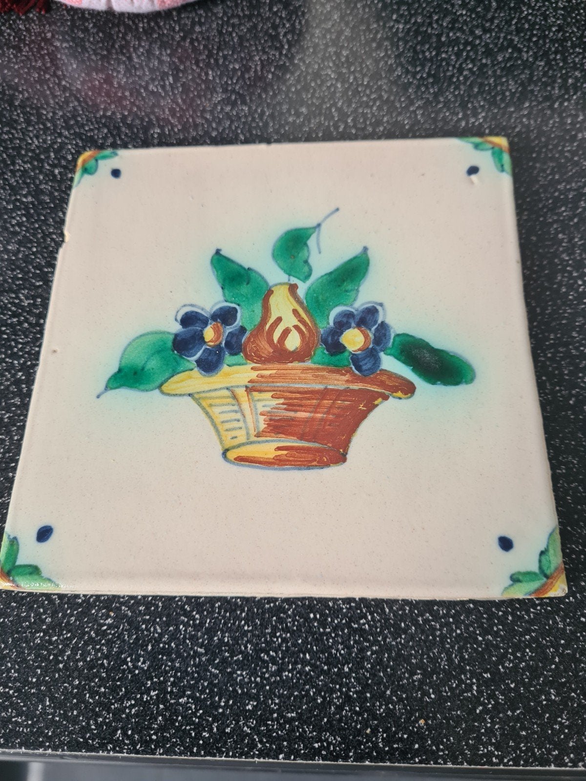 Set van 2 Antieke Handgeschilderde Tegels - Bloemen & Vogel, Antiek en Kunst, Antiek | Wandborden en Tegels, Ophalen of Verzenden