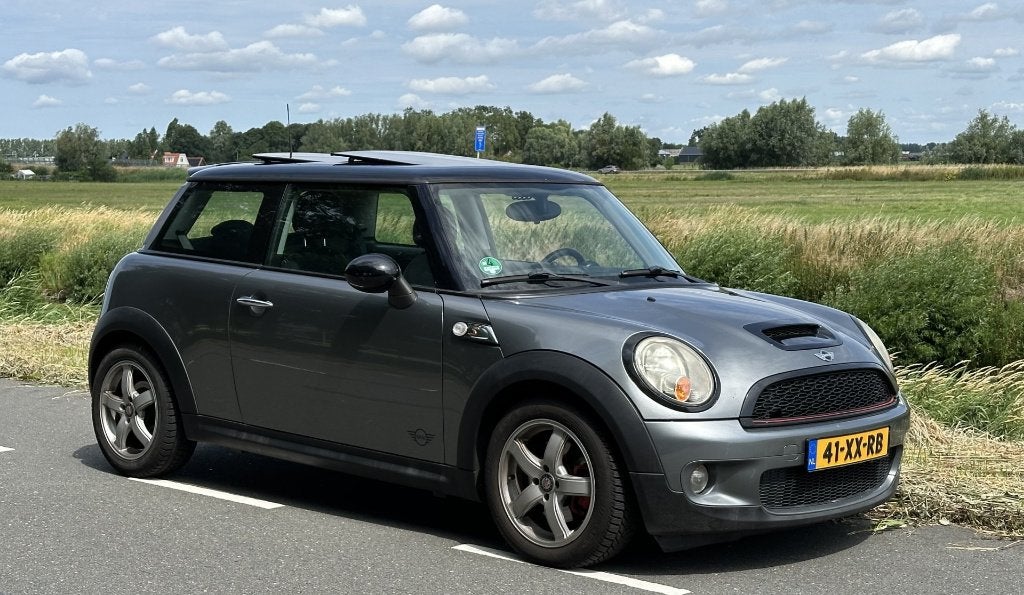 Mini 1.6 16V Cooper S 128KW 2007 Grijs, Auto's, Voorwielaandrijving, 4 cilinders, 4 stoelen, 49 €/maand