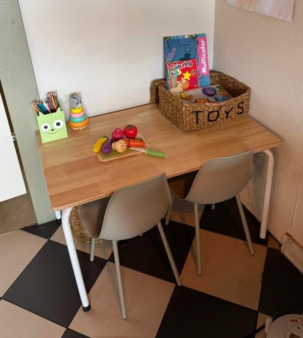 Kinderhoekje, Kinderen en Baby's, Ophalen, Zo goed als nieuw, Tafel(s) en Stoel(en)