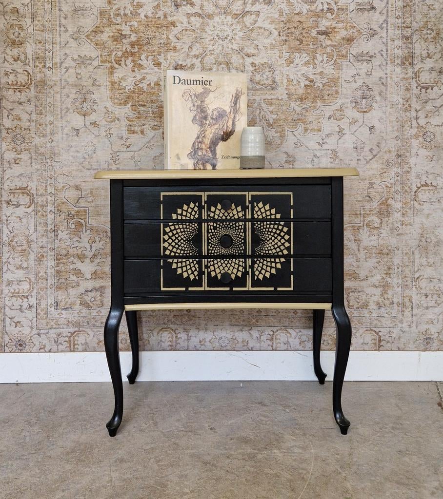 Vintage Queen Anne dressoir/ zwart ladekastje, Ophalen, Donyavimin@gmail.com, Mina Donyavi Meubels, Zo goed als nieuw