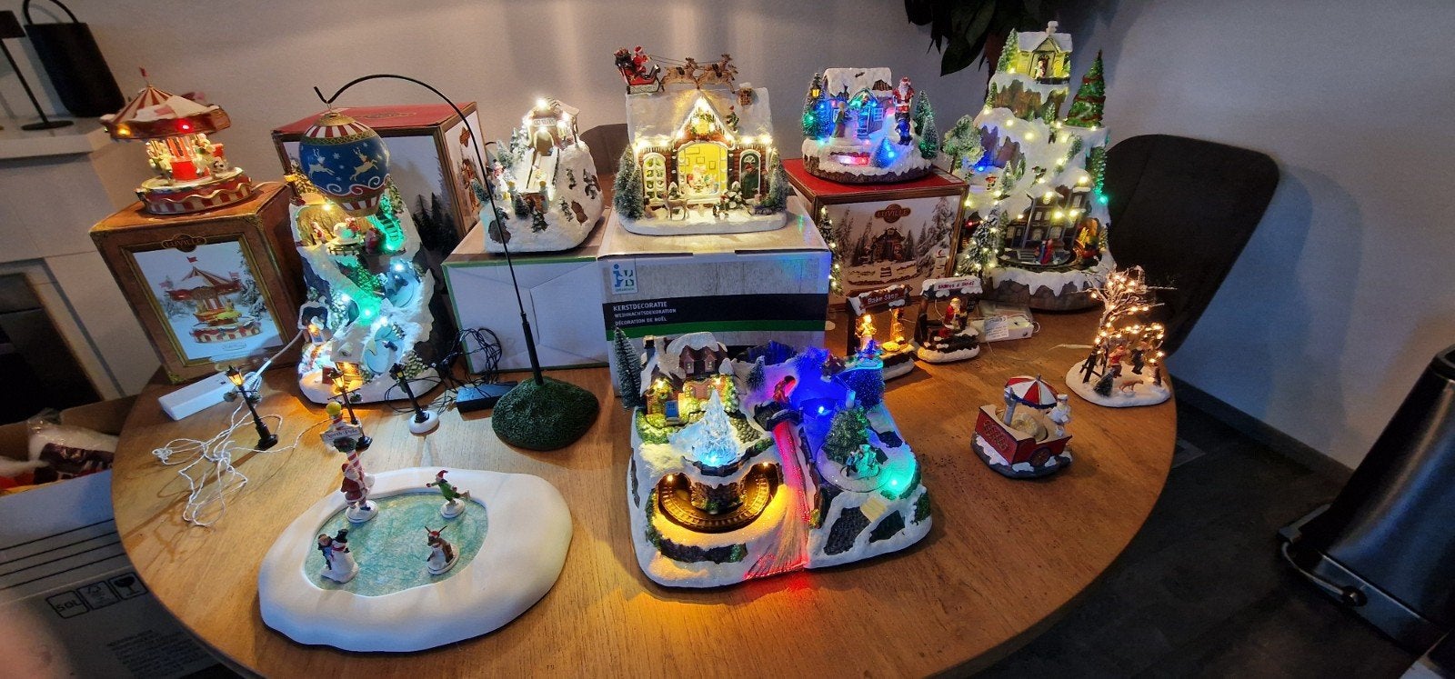 kerstdorp Luville en Lemax en Intratuin, Ophalen, Zo goed als nieuw