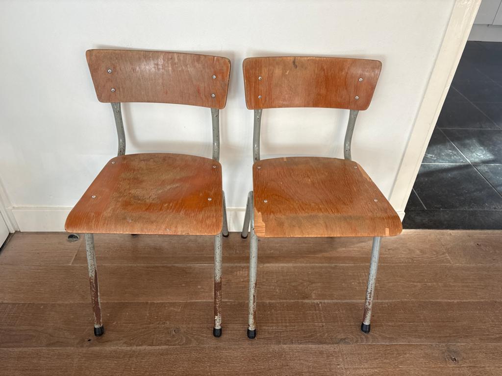 Set van 2 vintage schoolstoelen - Zithoogte 43cm, Antiek en Kunst, Ophalen of Verzenden