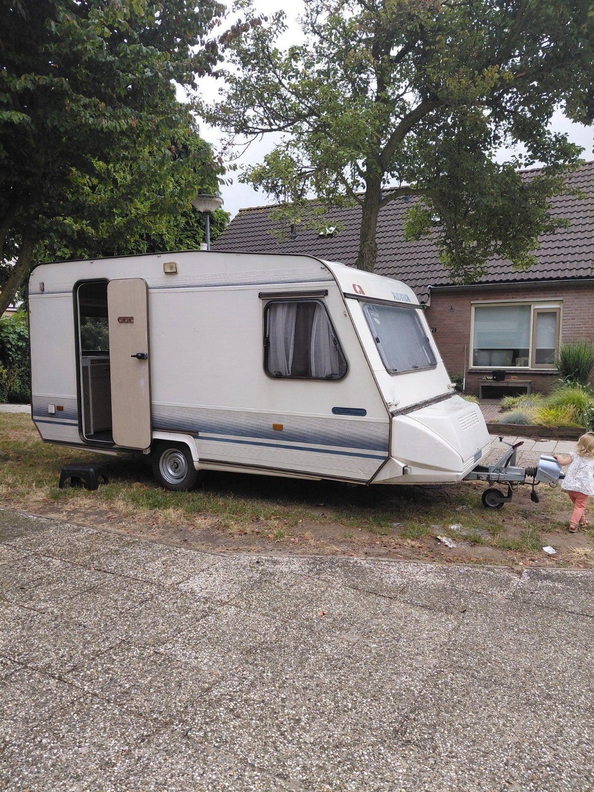 Adria caravan uit 1991 inclusief voortent, Koelkast, Dwars-stapelbed, Particulier, Adria