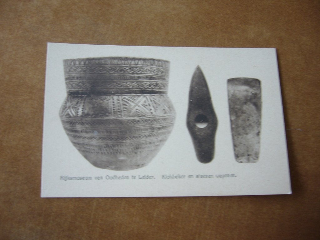 LEIDEN  =  RIJKSMUSEUM VAN OUDHEDEN - KLOKBEKER EN WAPENEN, Ophalen of Verzenden, Voor 1920, Ongelopen, Zuid-Holland