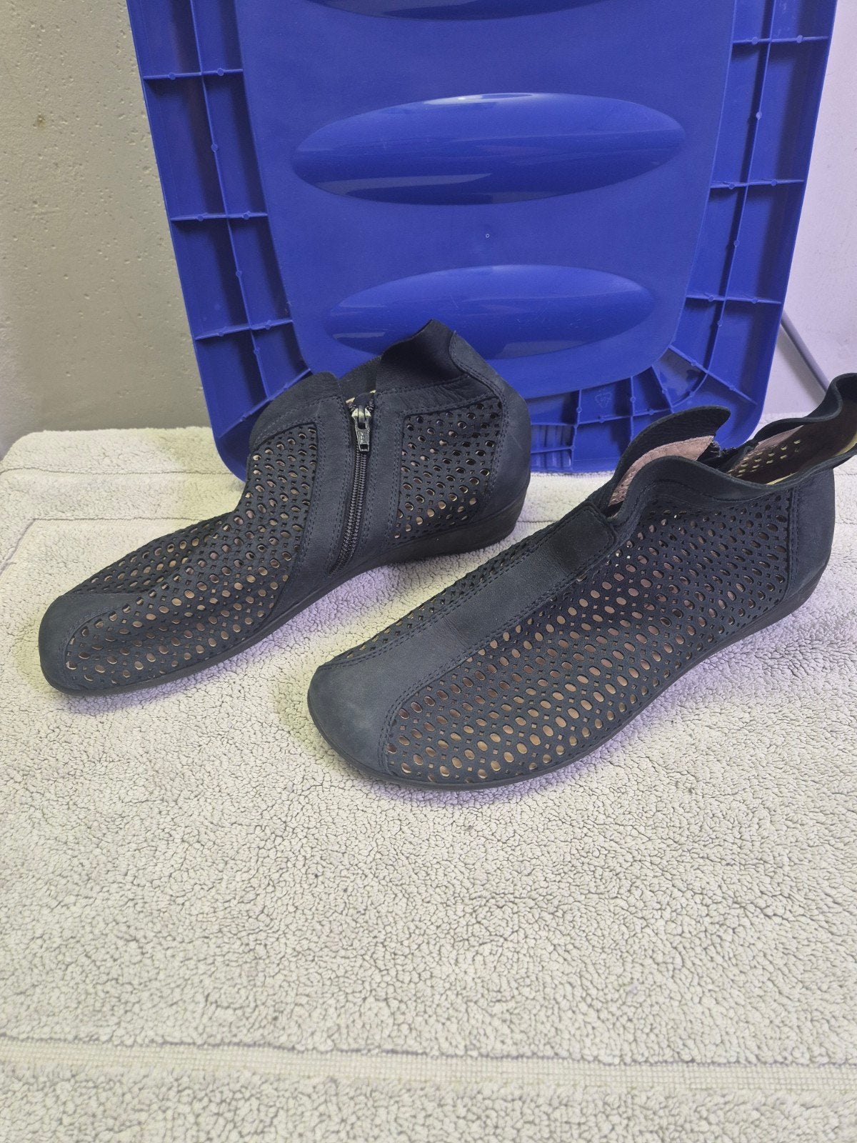 Helvesko swiss made, Ophalen of Verzenden, Zo goed als nieuw, Blauw, Sneakers of Gympen