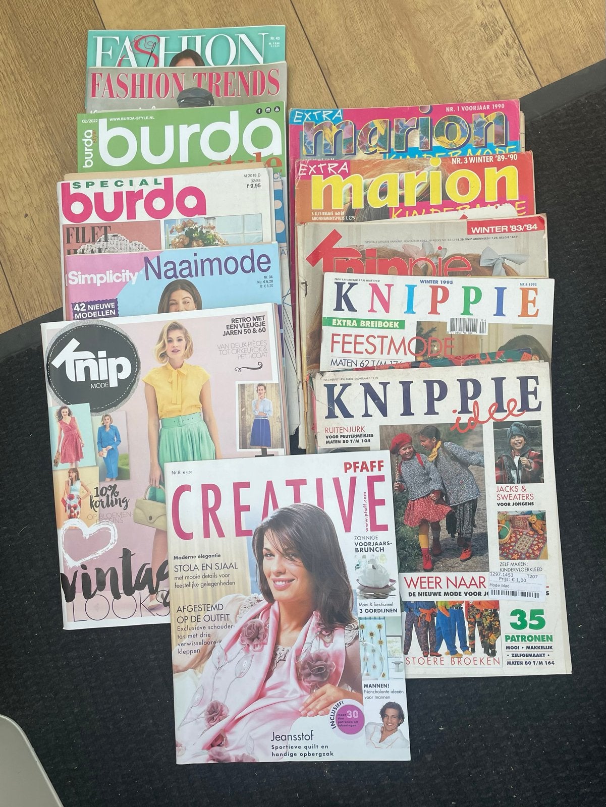 Grote collectie mode- en naaitijdschriften (Burda, Knippie), Ophalen of Verzenden, Gelezen, Damesbladen