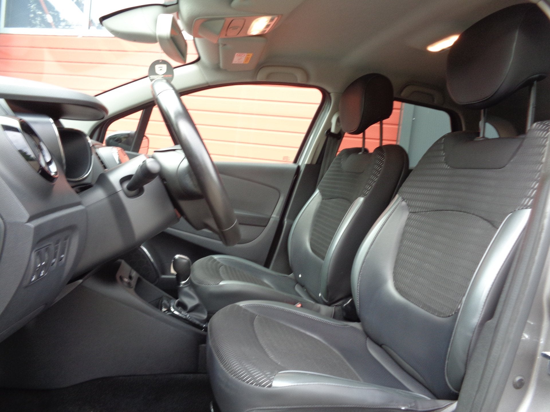 Renault Captur 1.2 TCe Dynamique 120PK Automaat Clima Cruise, Auto's, Euro 6, 4 cilinders, Start-stop-systeem, SUV of Terreinwagen
