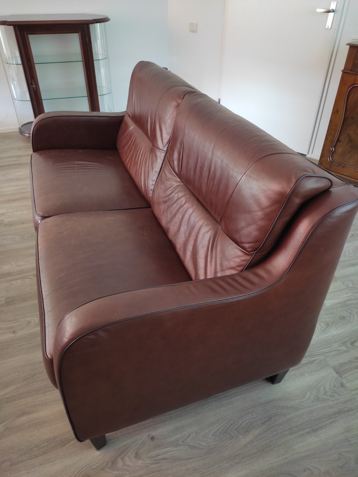 nog prima leren bankje, Huis en Inrichting, Ophalen, Gebruikt, 150 tot 200 cm, Tweepersoons
