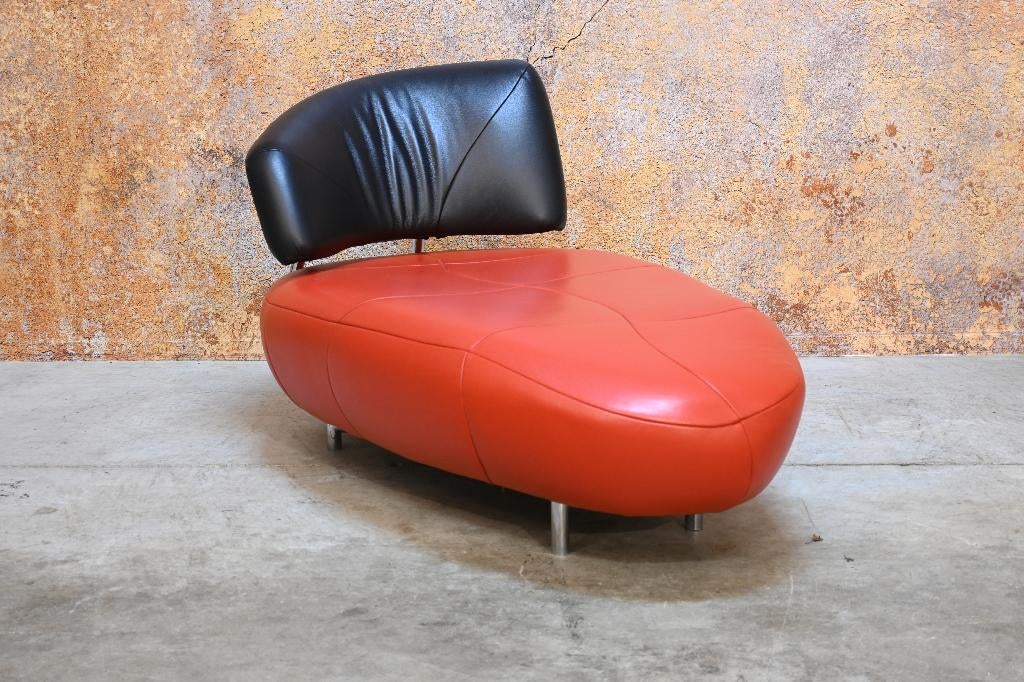 ZGANieuw rood zwarte leren Leolux Kikko design chaise longue, Leolux, 150 tot 200 cm, 75 tot 100 cm, Ophalen of Verzenden
