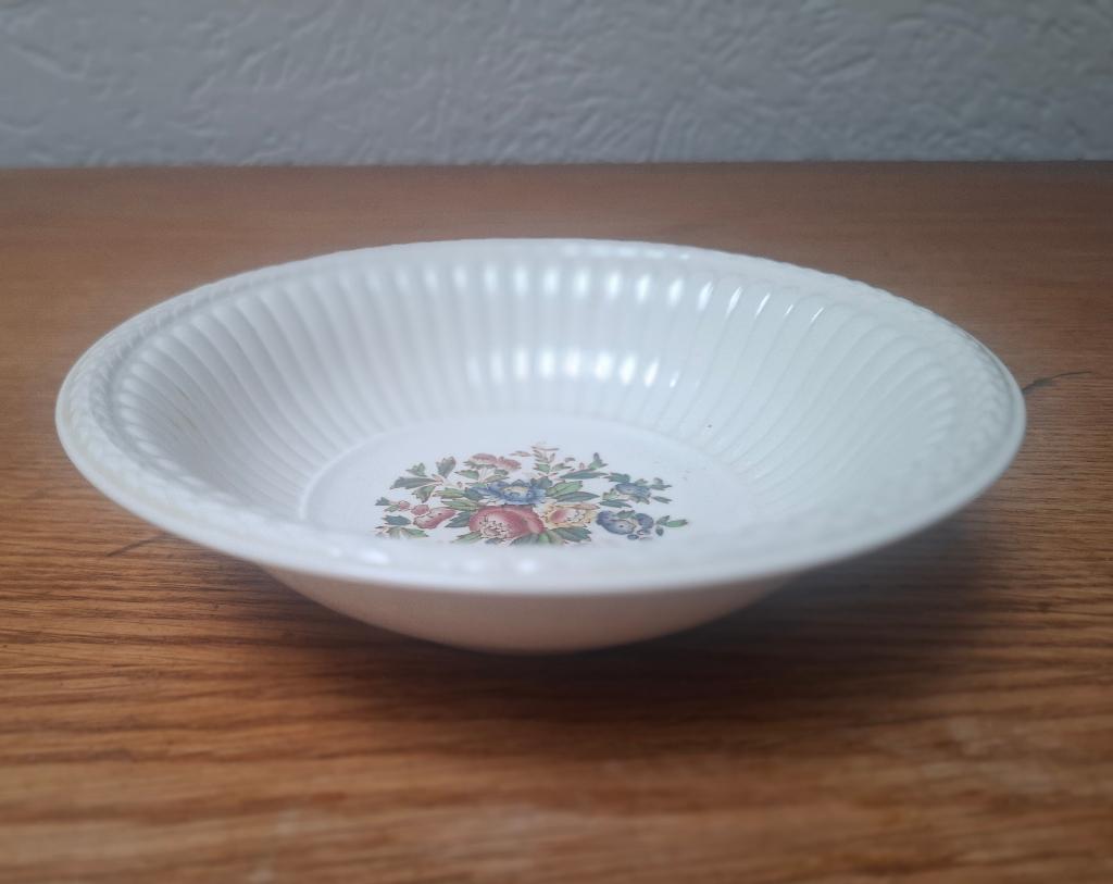 Schaaltje, Wedgwood, Ophalen of Verzenden, Zo goed als nieuw, Porselein, Bord of Schaal