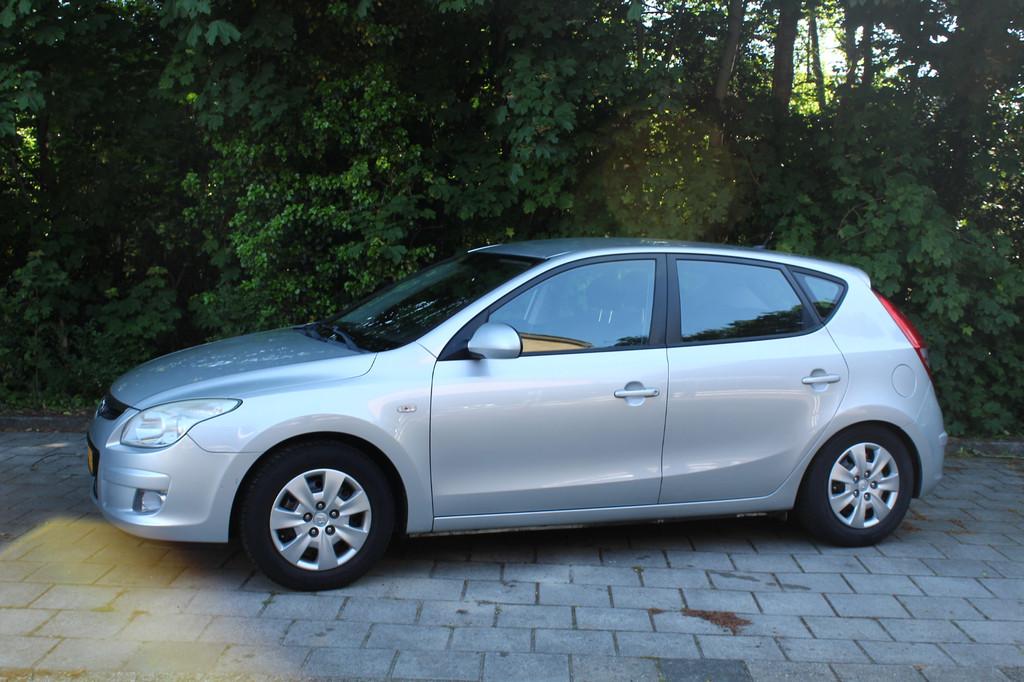 Hyundai i30 1.6i Dynamic APK nieuw airco trekhaak afneembaar, Voorwielaandrijving, Stof, Gebruikt, 4 cilinders