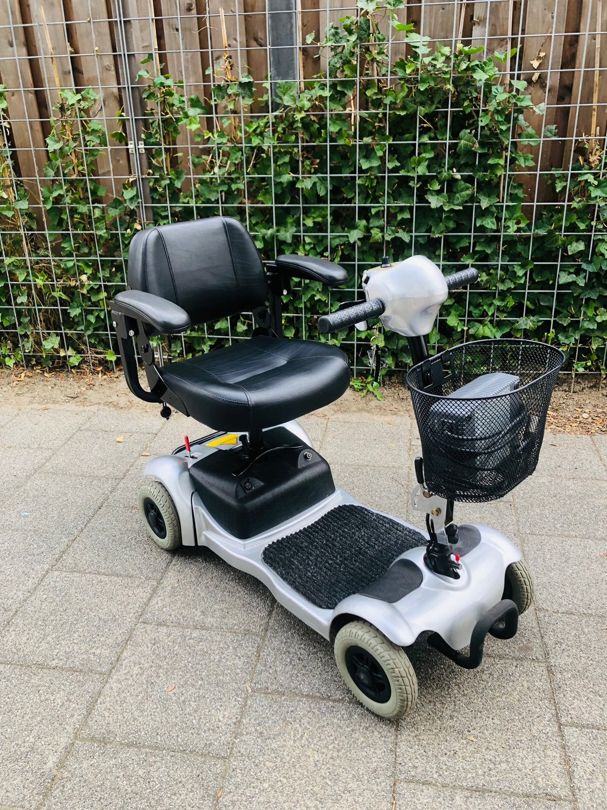 2x Opvouwbare / inklapbare scootmobiel demontabel met 4wiel, Diversen, 10 km/u of minder, Ophalen of Verzenden, Zo goed als nieuw