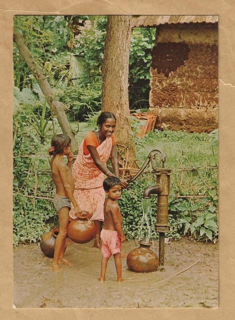 Ansichtkaart. India. Madras. Woman at the well. Frau. Femme., Ophalen of Verzenden, 1960 tot 1980, Gelopen, Buiten Europa