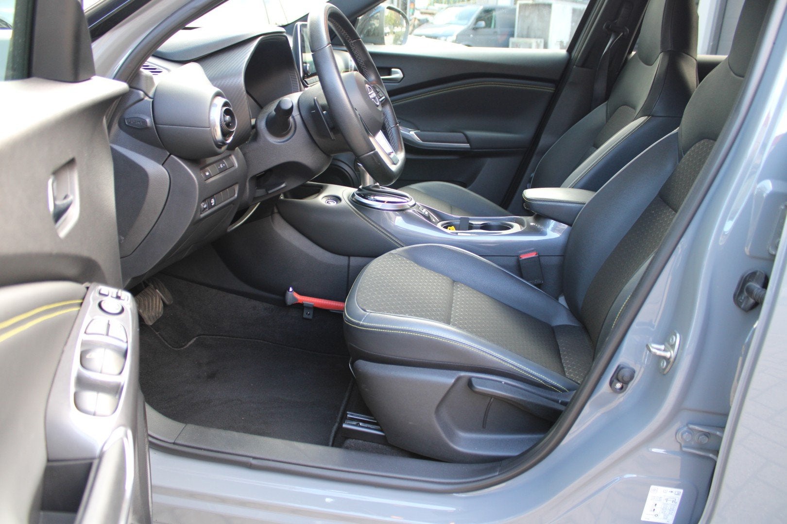 Foto 4 van NISSAN Juke 1.0 DIG-T 114pk Kiiro | Keyless | CruiseControl