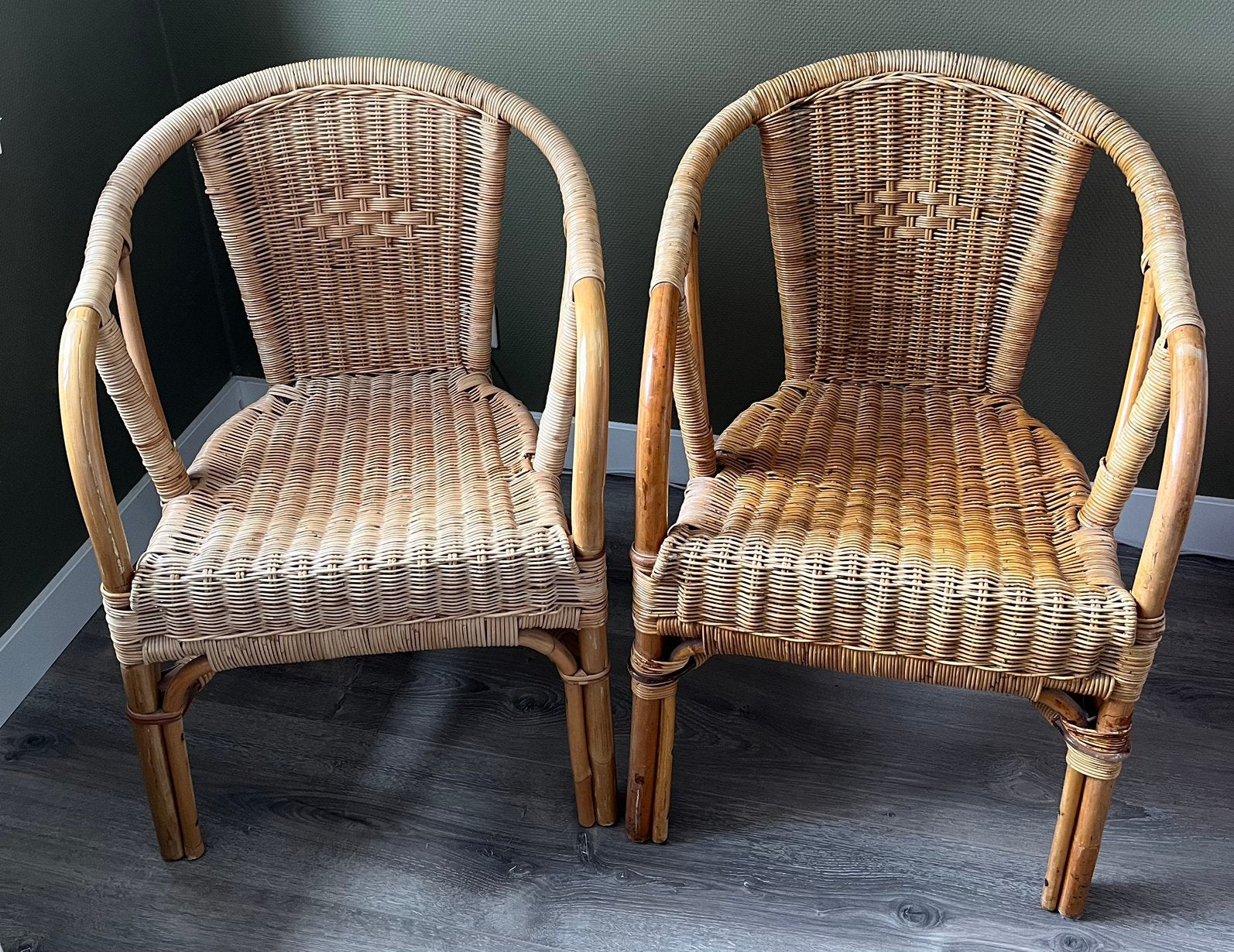 Gratis,  2 rieten stoelen, Ophalen, Gebruikt, Twee, Bruin