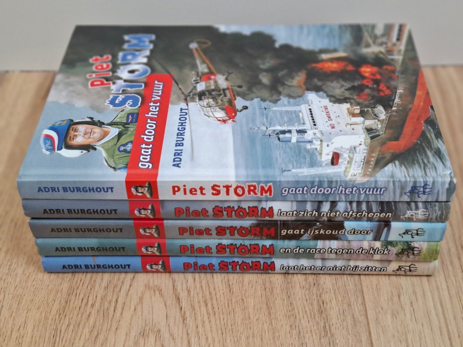 Piet Storm boekenreeks - 5 delen van Adri Burghout, Ophalen of Verzenden, Zo goed als nieuw, Adri Burghout, Fictie algemeen