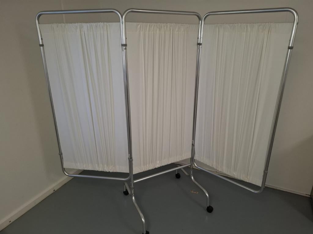 Medisch kamerscherm / privacyscherm op wielen, Huis en Inrichting, Woonaccessoires | Kamerschermen, Ophalen, Gebruikt