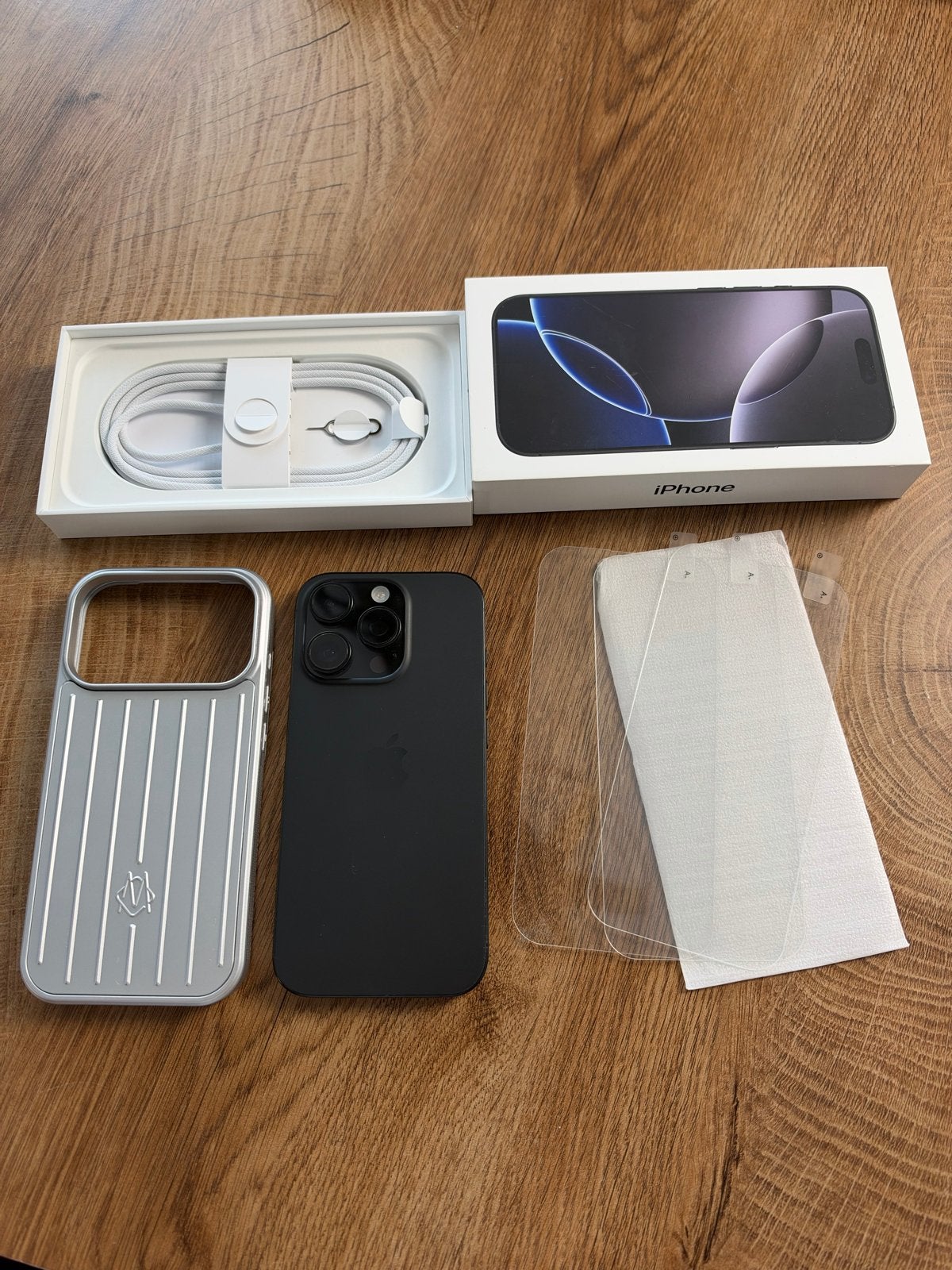 iPhone 16 Pro 256GB - Zwart Titanium (incl. accessoires), Gebruikt, Zwart, 87 %, Zonder simlock
