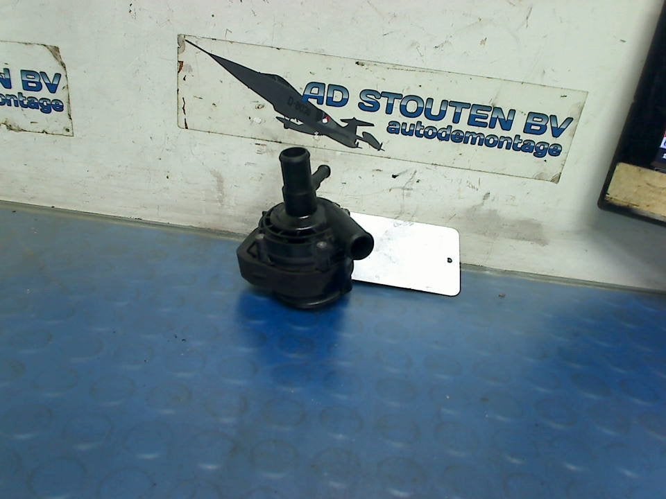 Waterpomp Elek. EXTRA Mercedes-Benz C (W204) 2007 02775813, Gebruikt, Mercedes-Benz AG, Mercedes-Benz, Mercedesstraße 120, Stuttgart 70372, , Duitsland