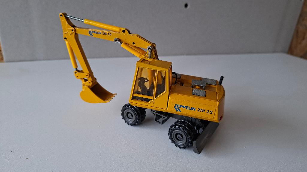 Zeppelin zm15  (conrad), Hobby en Vrije tijd, Modelauto's | 1:50, Ophalen of Verzenden, Gebruikt, Hijskraan, Tractor of Landbouw