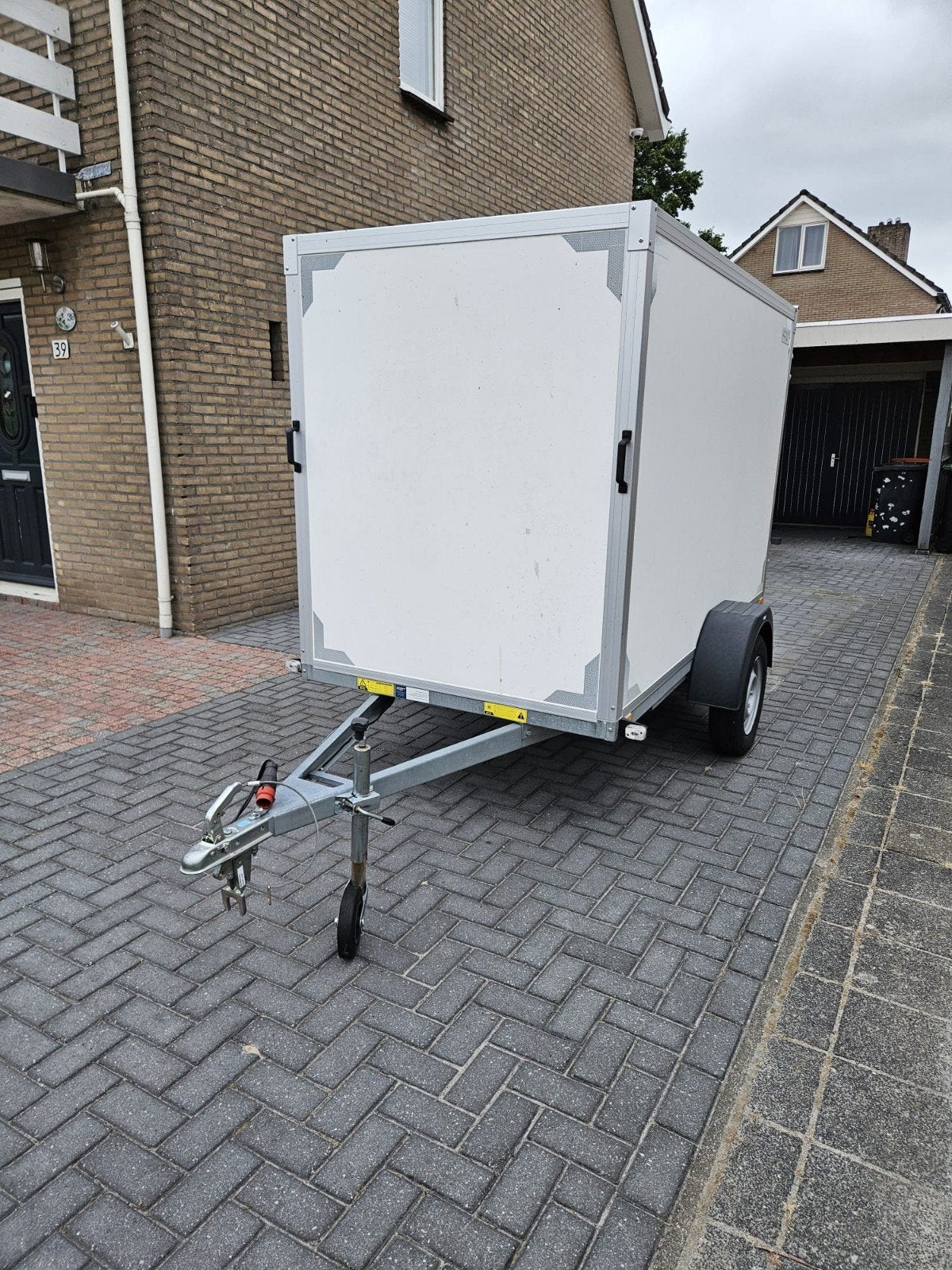 Twin Trailer Gesloten Aanhangwagen - Bouwjaar 2022, Ophalen, Zo goed als nieuw