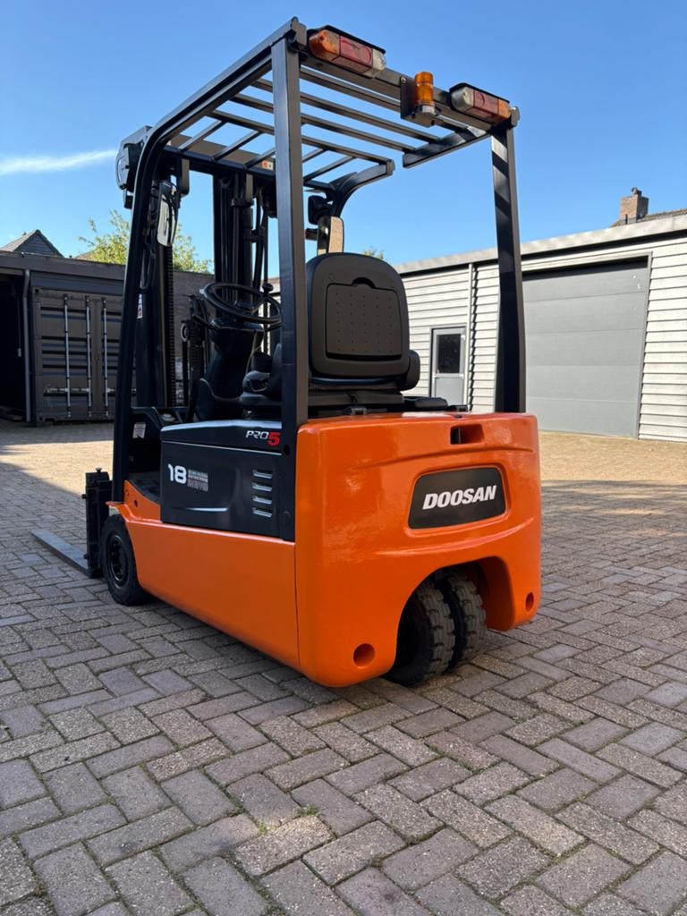 Doosan 1.8 elektrische heftruck/ triplomast, 1000 tot 2000 kg, Ophalen of Verzenden, Elektrisch, Heftruck