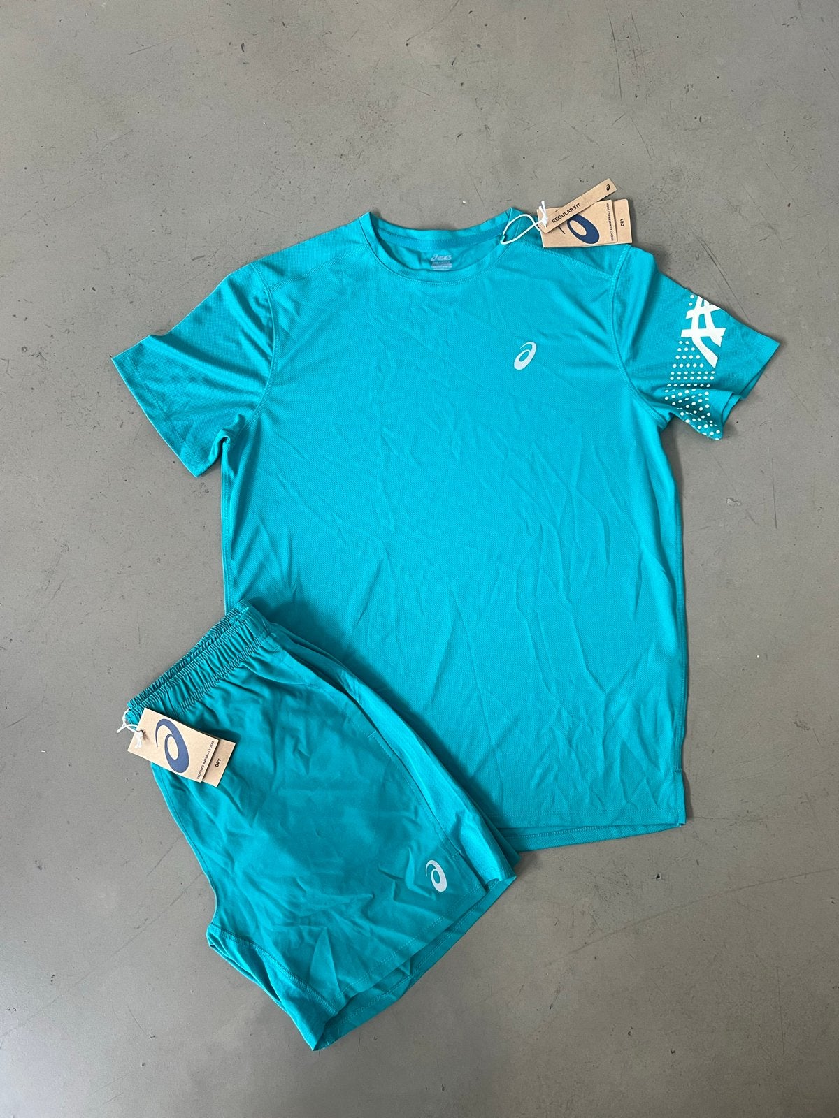 Asics hardloopset (T-shirt en korte broek) - Maat M, Kleding | Heren, Overige kleuren, Maat 48/50 (M), Nieuw, Ophalen of Verzenden