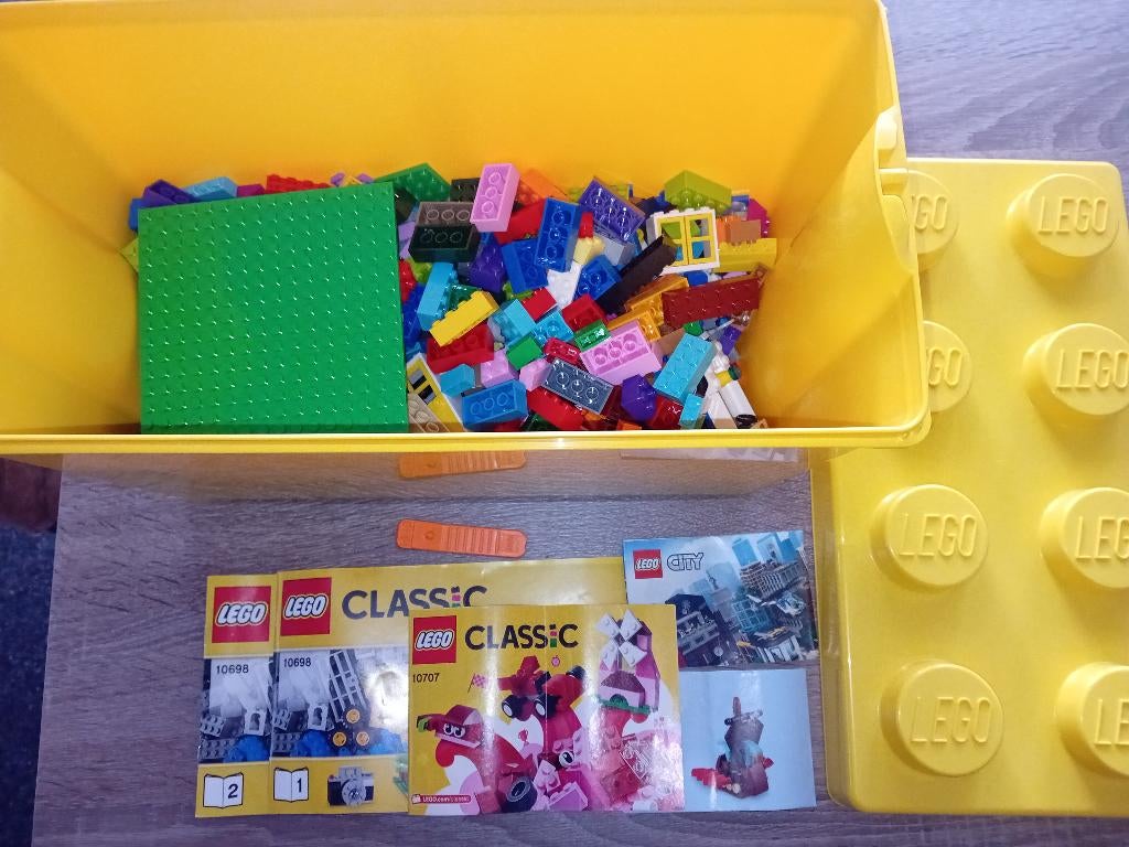 Building block met daarin diverse Lego sets, Lego, Ophalen of Verzenden, Zo goed als nieuw, Meerdere sets